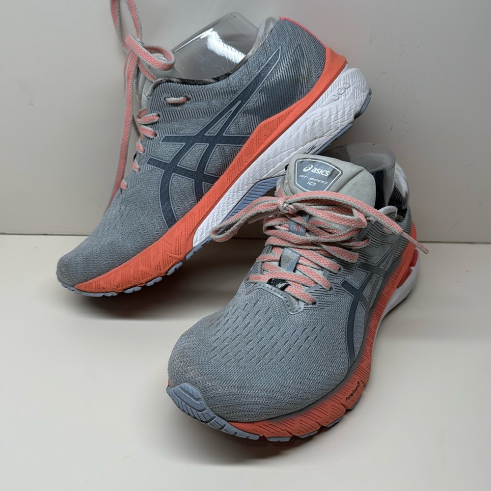 ASICS GT-2000 10. Size 7.5